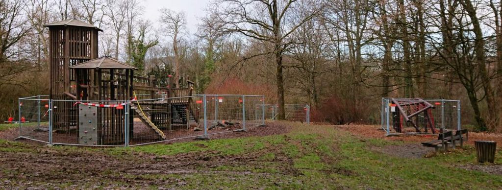 Ruinierter Waldspielplatz Lindlar