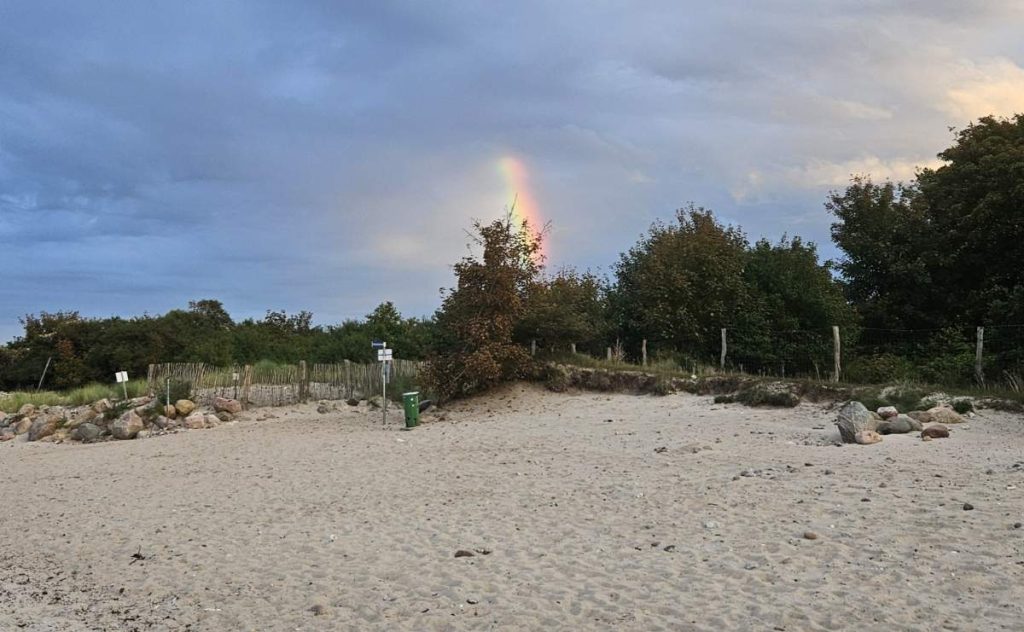 Regenbogen am Strand